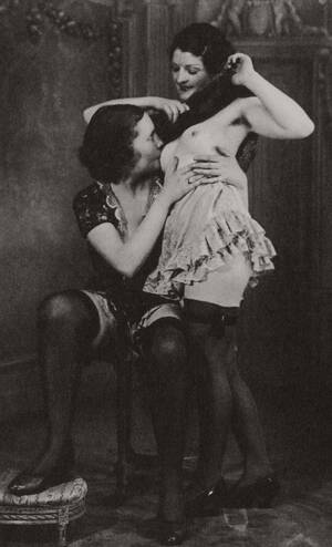 erotic vintage sapphic - classic-vintage-lesbian-erotic-nude-french-postcard-1930s-