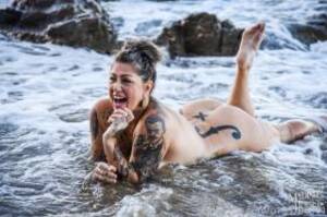 danielle gets in on the beach naked - Danielle Colby Posing Nude at the Beach! - The Nip Slip