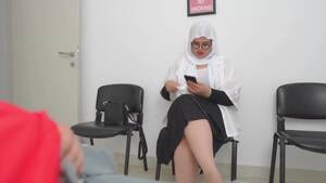 Hijab Doctor Porn - SHE IS SURPRISED ! Hijab girl caught me jerking off in Doctor's waiting  room watch online