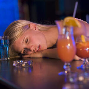 drunk abuse - Blacking Out from Binge Drinking Endangers Lives of College Students