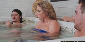 jacuzzi hand job - Milf mom Eva gives Van a hot tub handjob EMPFlix Porn Videos