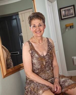 60 Year Old Pussy Women - 60 year old Dee shows off her shaven mature pussy Porn Pictures, XXX  Photos, Sex Images #3364721 - PICTOA