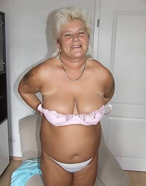 lesbian mature milf cameltoe - MILF Undressing XXX Pictures