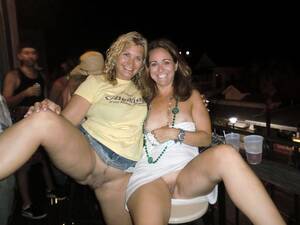 amateur drunk milf flashing upskirt - Flashing no panties - 77 photo