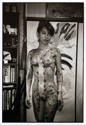 japanese tattoo girls naked - Tattooed Nude / Romain Slocombe â€“ RIC Journal