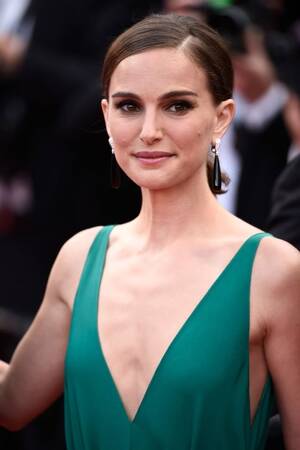 Anorexic Porn Natalie Portman - who's the queen of flat chests? Natalie Portman or Keira Knightley? :  r/CelebsWithPetiteTits