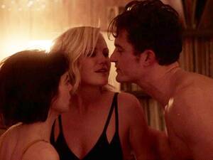 2 Girl Threesome Porn Captions - How to Have a Successful Threesome, According to People Who Have a Lot of  Them | GQ