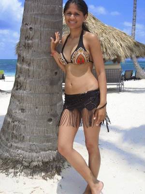 indian lady naked on beach - Desi Hot Indian Girls In Bikini On Beach Sexy Photos