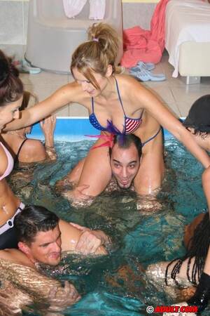 amateur pool orgy - crazy swimming pool party turning to an amateur orgy - Pichunter