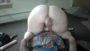 fat chicks pissing - Fat girl plays with herself with piss - XVIDEOS.COM