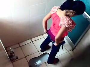 girls caught on hidden cam - Free Mobile Porn - Hidden Cam Caught Several Babes While They In A Public -  1049070 - IcePorn.com