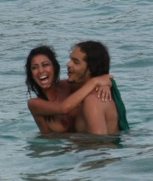 joakim noah wife naked beach - Oh wait, he is smoking some unknown substance with the topless chick. Click  on pictures to enlarge.
