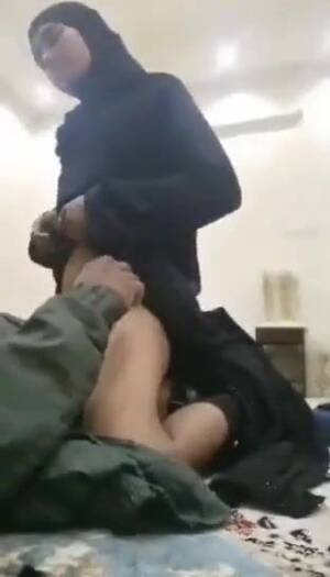 bahrain indian sex - Amazing Muslim girl kissed by cousin brother from Bahrain Indian Video -  ViralPornhub.com