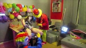 Clown Torture Porn - THREESOME 2 CLOWNS TORTURE A FRENCH CAMGIRL OHMIBOD & punish TWIT@KIKRAK1