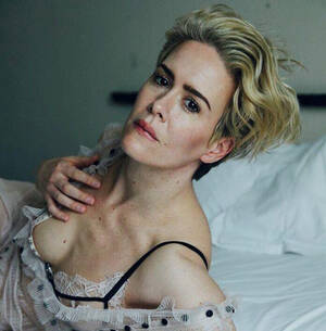 Holland Taylor Porn Captions - Sarah Paulson Nude Lesbian Scenes And Topless Photos -