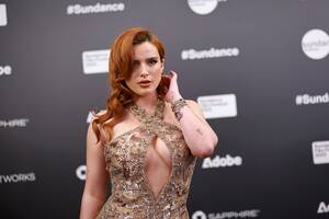 Bella Thorne Naked Pussy - Bella Thorne won't autograph sexy photos of herself | CNN