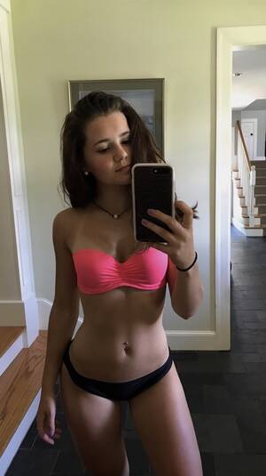 Just 18 Porn Bikini - Just turned 18 Foto Porno - EPORNER
