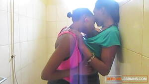 Amateur Lesbian Black Gf Bath - Hot Black Lesbians Playing in Bathroom - XVIDEOS.COM