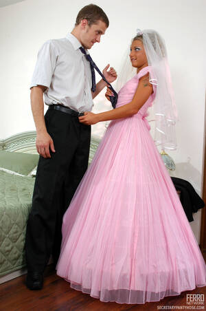 Bride Pantyhose Porn - Secretarypantyhose Pantyhose Beautiful Bride In Pink Wedding Dress And  White Hose Going For A Hot Score @ JapaneseBeauties