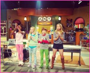 Fletcher Ant Farm Disney Porn - Stefanie Scott Shares A Photo From The Set Of Disney Channel's \