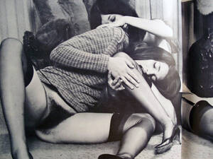 free vintage erotica tumblr - beforethecolon: Take turns biting.From alt.binaries.pictures.erotica.vintage.  Tumblr Porn