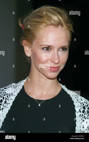 jennifer love hewitt shemale - Jennifer love hewitt 2001 hi-res stock photography and images - Page 3 -  Alamy