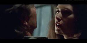 Demi Moore Blowjob Scene - Demi Moore Sex Scene in DISCLOSURE 1994 - Tnaflix.com