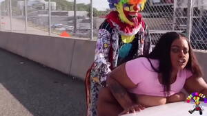 black porno clown - Gibby The Clown Fucks Juicy Tee On Atlanta's Most Popular Highway -  XVIDEOS.COM