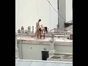 Building Sex Porn - Couple Is Caught Having Sex On The Roof Of A Building While The Audience  Watches - xxx Mobile Porno Videos & Movies - iPornTV.Net