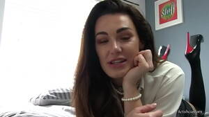 Laura British Porn - Laura strip show - prick tease - XVIDEOS.COM