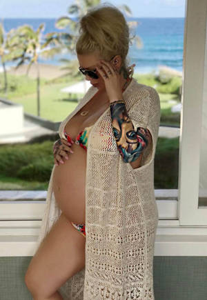 Jenna Jameson Pregnant Porn - Jenna Jameson poses in bikini