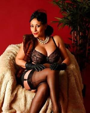 ebony beauty milf - Beautiful Black Milf Porn Pics - PICTOA