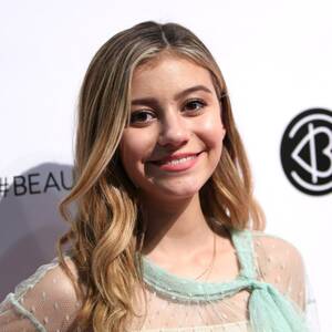 Genevieve Hannelius Porn - G. Hannelius Prom 2017: See Her Dress and Boyfriend | J-14