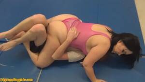 chubby milf wrestling - BBW milah wrestling skinny