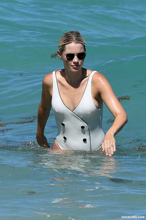claire holt anal sex - Claire Holt Pokies & Sexy Swimsuit Beach Photos - NuCelebs.com