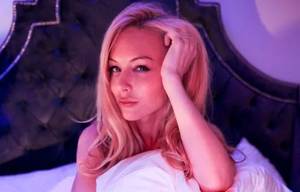 Cut And Uncut Porn - Porn star advice: @Kayden_Kross settles the great cut vs. uncut penis  debate https