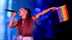 Fucking Ariana Grande Beach - 13 Times Ariana Grande Proved Herself To Be The Best Gay Ally