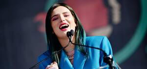 Bella Thorne Porn Captions Anal - Bella Thorne Apologizes For Disrupting OnlyFans Days After Celebrating Her  Success on OnlyFans | Vanity Fair