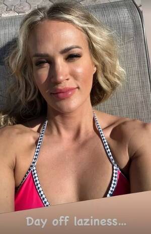 Carrie Underwood Sex Tape Porn - Carrie Underwood sets pulses racing as she parades trim figure in plunging  bikini - Daily Star