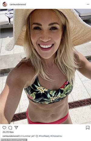 Carrie Underwood Xxx Porn - Carrie Underwood flashes her toned abs ahead of a pool day | Daily Mail  Online
