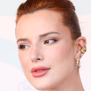 Bella Thorne Pissing Porn - Bella Thorne - Beauty Photos, Trends & News | Allure