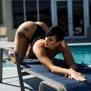 Black Swimming Pool Porn - Leg Black hair Swimwear Swimming pool Porn Pic - EPORNER