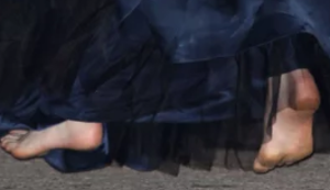 Kristen Stewart Feet Porn - Every Kristen Stewart Barefoot/Shoeswap/Sore Feet Moment - Crazy For Feet  Forum