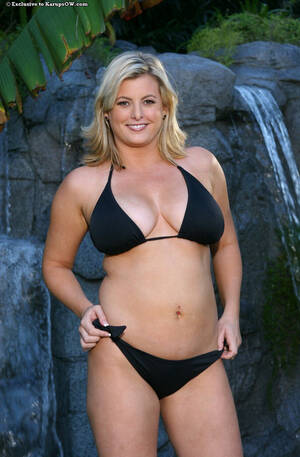 Blonde Milf Bikini Porn - Thick Blonde Milf In Black Bikini Strips And Masturbates By The Pool. -  YOUX.XXX