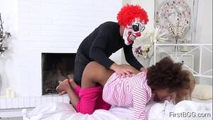 Fucked By Evil Clown - FirstBGG.com - Daisy & Luna Corazon - Evil clown attacks two girlfriends -  XVIDEOS.COM