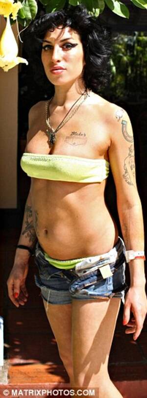 Amy Winehouse Porn - Amy Winehouse proudly shows off her healthier new body... as ex-lover tells  of her 'bulimia and sex addiction' | Daily Mail Online