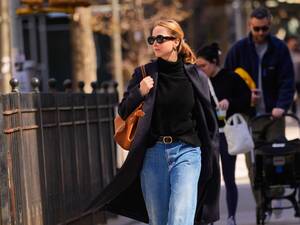 hot cartoon porn jlaw - Jennifer Lawrence Makes Mom Jeans Look Chic on Outing with Baby Son