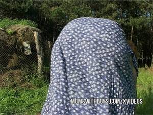 fat matures naked in the grass - 