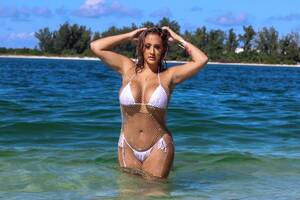 couple at nude beach san diego - OnlyFans model Sara Cheek threatened in Florida for the erotic content she  uploads | Marca