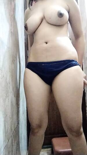 desi nangi ladki - Desi ladki ne salwaar kholkr nangi hokr banaya sexy video - XXXi.PORN Video